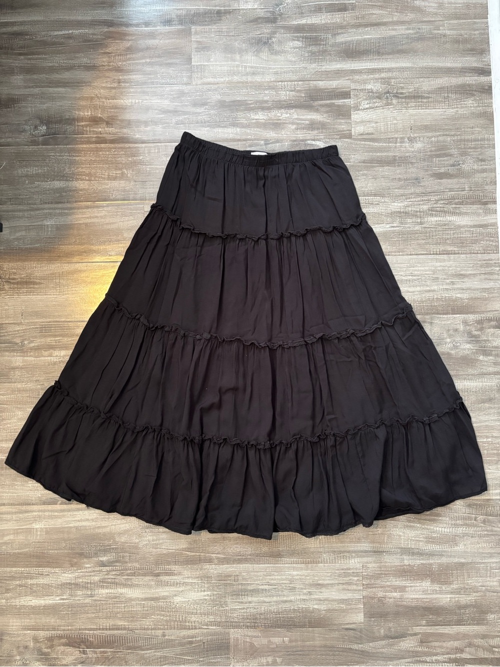 Aritzia Damasque Little Moon Black
Tiered Midi Skirt Size M